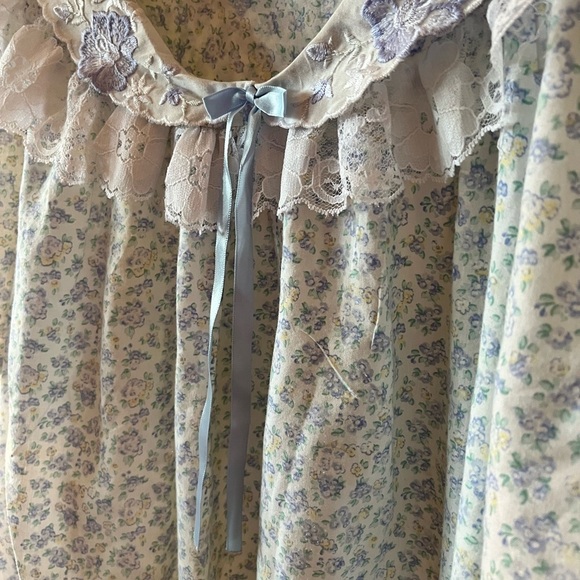 Cotton Floral Lace Nightgown with Blue flowers Lady Manhattan - Picture 2 of 8